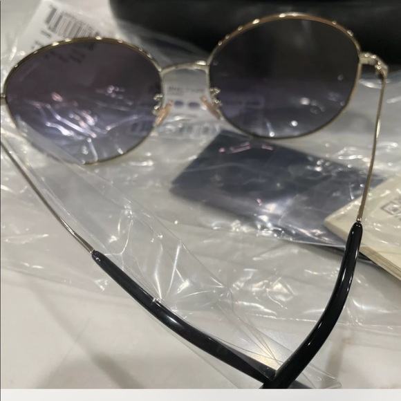COACH Lia Round Sunglasses Grey Gradient - Picture 4 of 4